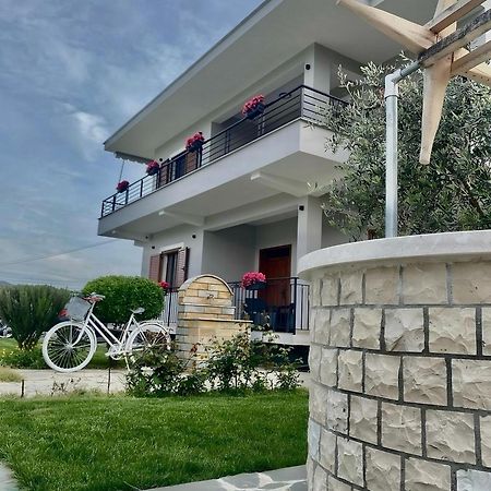 Villa Tabaku Berat Bagian luar foto